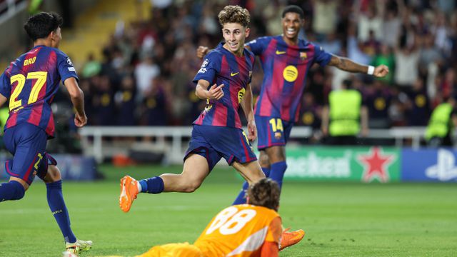 Fermín López marca no Barcelona-Olympiakos - Foto: IMAGO