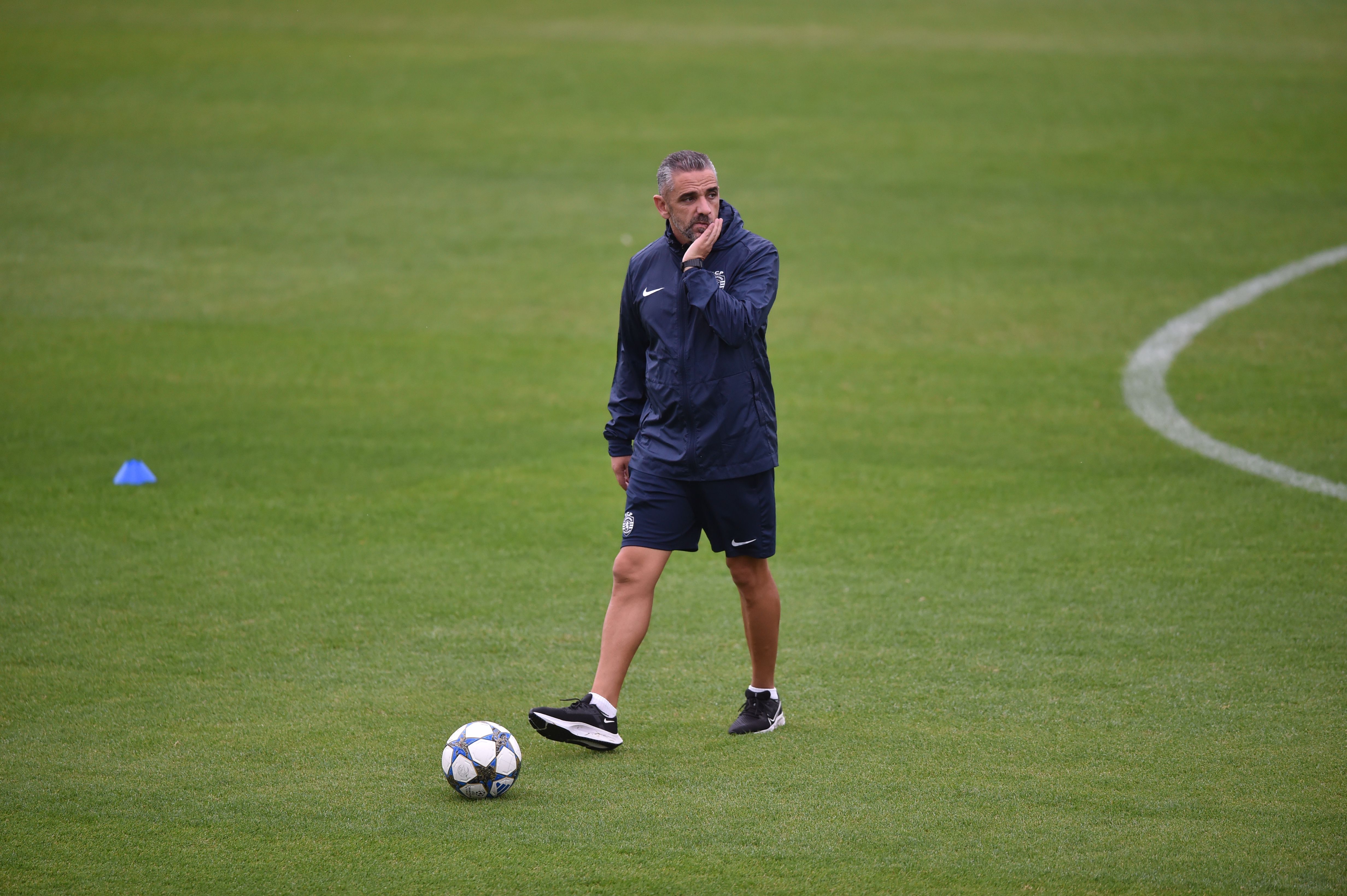 Rui Borges no último treino do Sporting antes da receção ao Marselha - Foto: Miguel Nunes