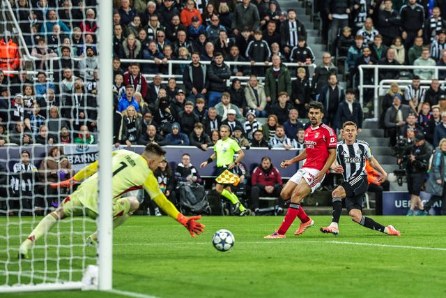 Benfica envergonha-se em Newcastle e complica contas do apuramento