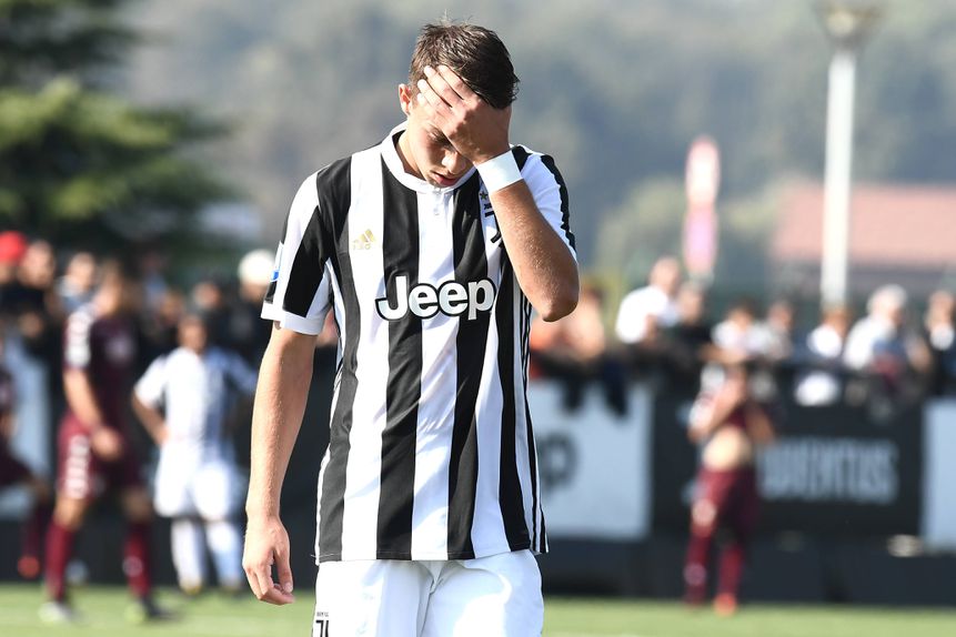 Cendrim Kameraj com a camisola da Juventus