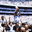 Maradona foi carregado por Roberto Cejas nas celebrações do título do Mundial 1986