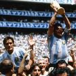 Maradona foi carregado por Roberto Cejas nas celebrações do título do Mundial 1986