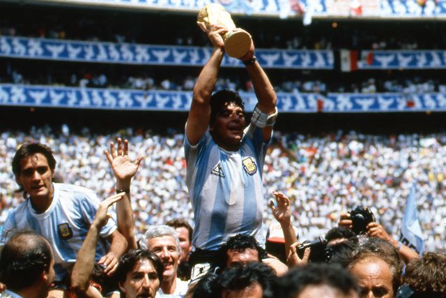 Maradona foi carregado por Roberto Cejas nas celebrações do título do Mundial 1986