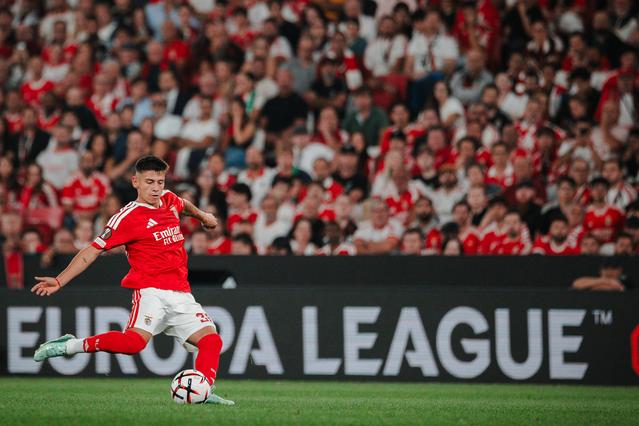 Echeverri será titular pela primeira vez no Benfica — Foto: IMAGO