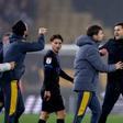 Desentendimento entre César Peixoto e John Mousinho no final do Wolves-Portsmouth (IMAGO)
