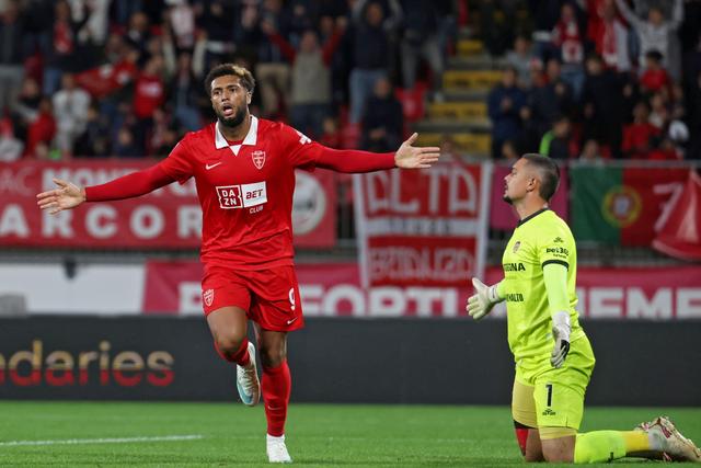 Gustavo Varela é um dos melhores marcadores da Serie A