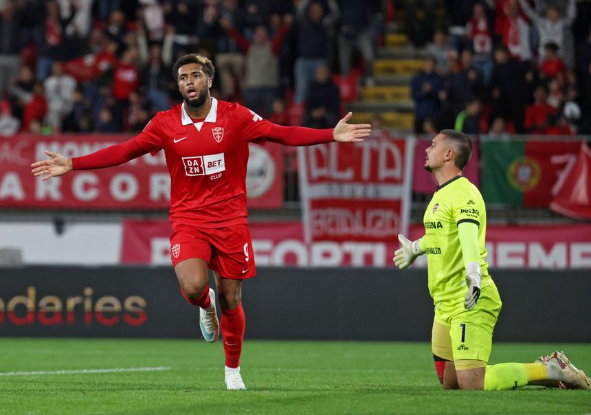 Gustavo Varela é um dos melhores marcadores da Serie A