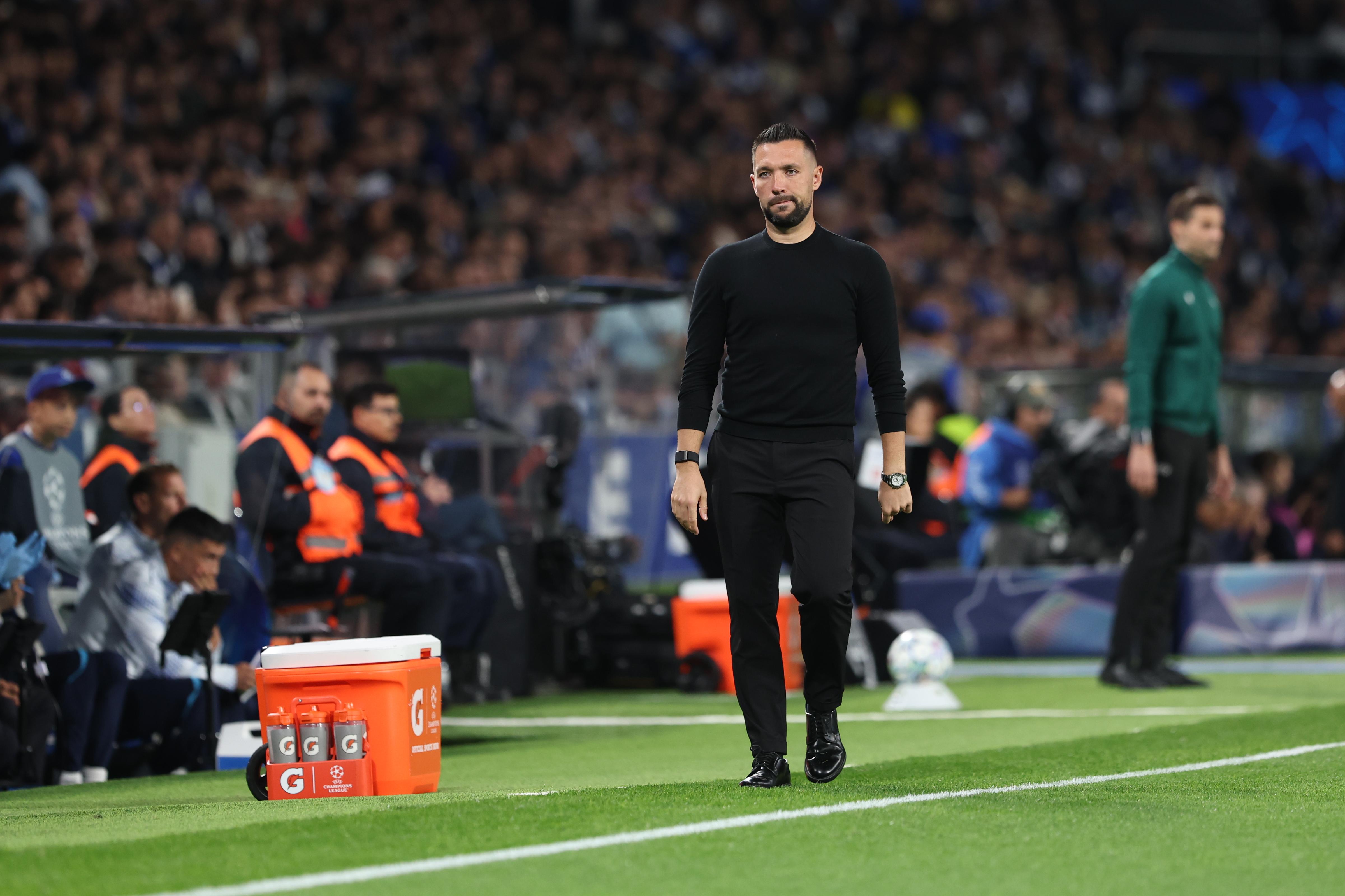 Francesco Farioli esqueceu-se dos troféus internacionais que o FC Porto já conquistou — Foto: CATARINA MORAIS/KAPTA+
