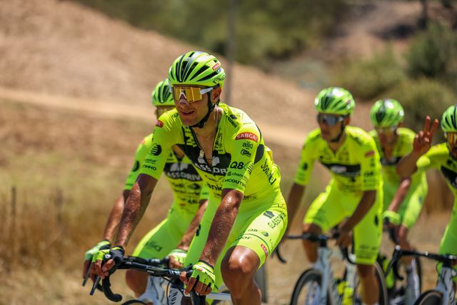 Uruguaio Mauricio Moreira renova com a Sabgal-Anicolor