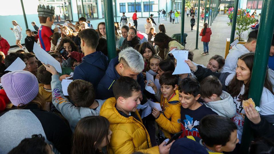 Chaves: Hélder Morim, Benny e 'Valentão" foram... à escola