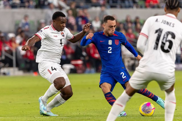 Dest viu dois amarelos em 30 segundos e foi arrasado pelo próprio capitão: «Falta de respeito» (vídeo)