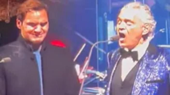 A grande emoção de Federer ao ouvir Andrea Bocelli (vídeo)