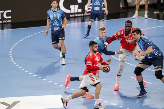 Liga Europeia: Benfica derrotado na Alemanha fica perto da eliminação