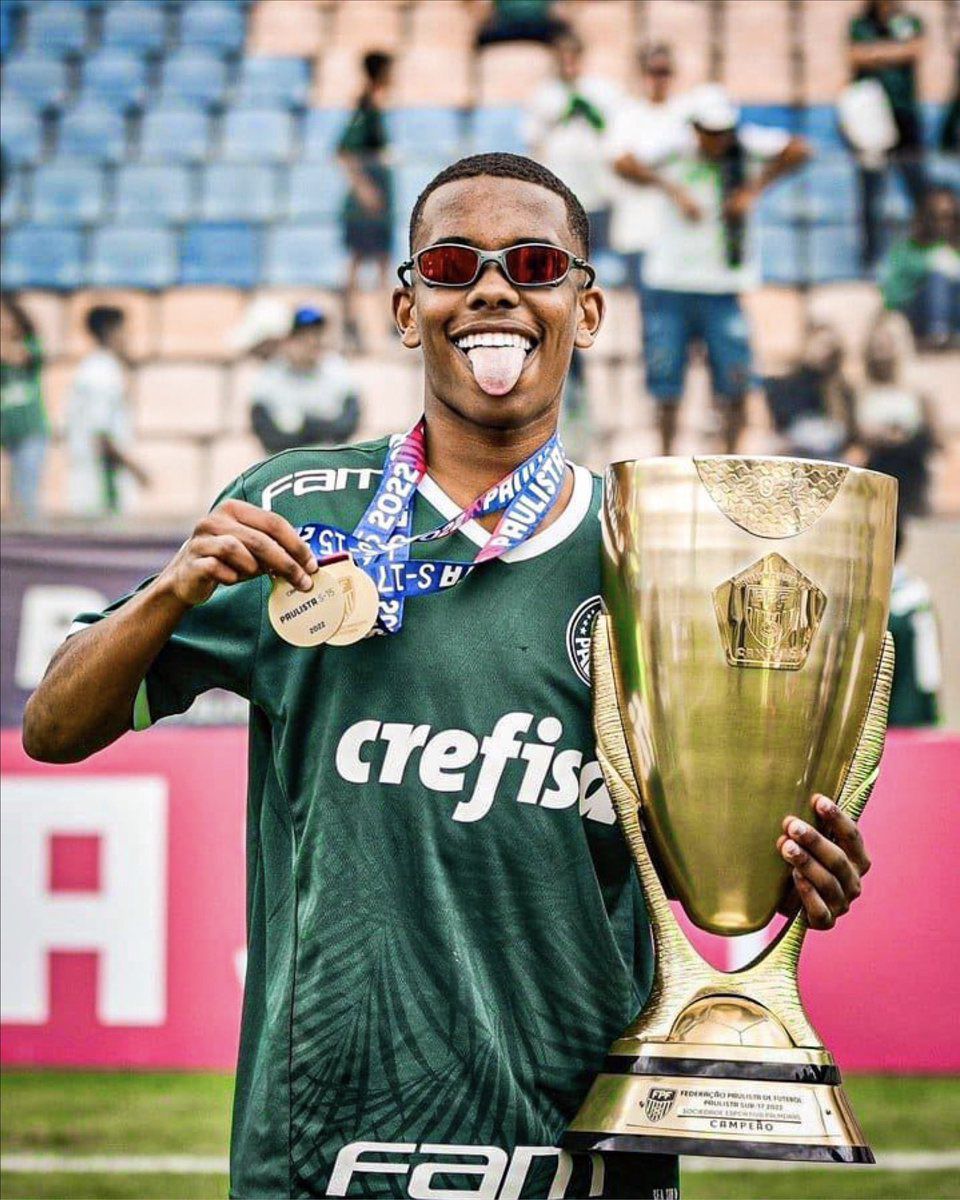 Promessa da base, Estêvão assina primeiro contrato profissional com o  Palmeiras 