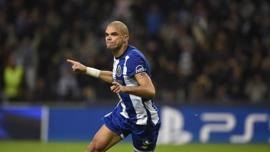 FC Porto: Pepe em contrarrelógio para Barcelona
