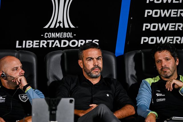 VÍDEO: adjunto de Artur Jorge envolvido em confusão após empate do Botafogo