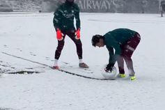 João Neves e companhia brincam com a neve no treino do PSG