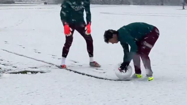 João Neves e companhia brincam com a neve no treino do PSG