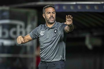 Artur Jorge critica arbitragem e Atlético Mineiro: «Não quiseram jogar»