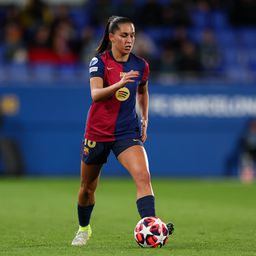 Kika Nazareth com a bola, num jogo do Barcelona