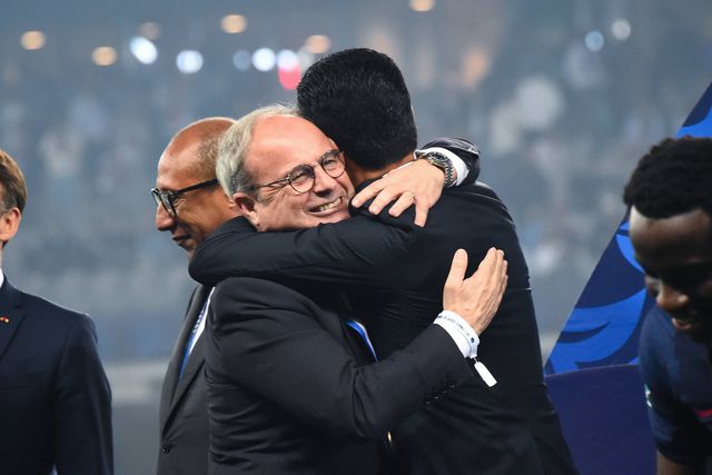 Golden Boy: Luís Campos também venceu prémio e com 'dedo' de Rui Costa