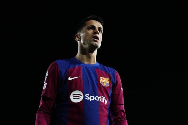 João Cancelo jogou pelo Barcelona na época 2023/24, emprestado pelo Manchester City