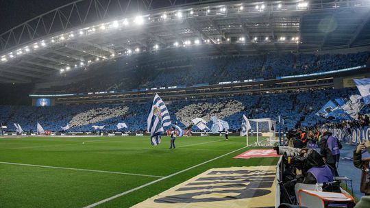 UEFA volta a ameaçar FC Porto com castigo