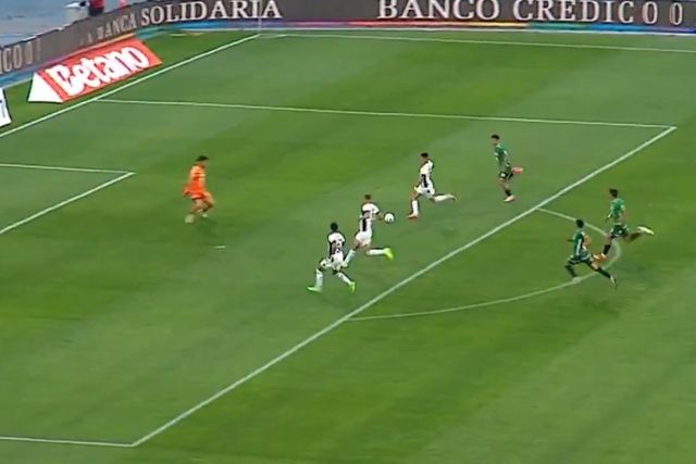 VÍDEO: falhanço inacreditável na liga argentina