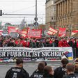 Adeptos rivais na Bundesliga unem-se contra os políticos e a polícia
