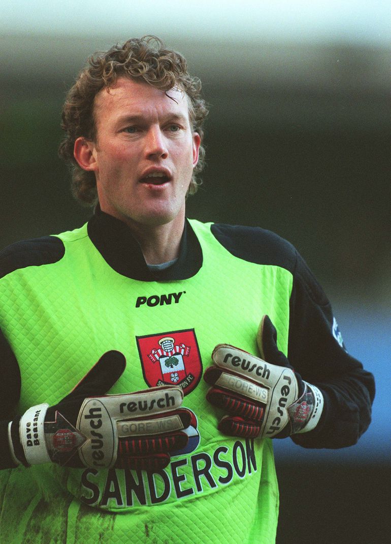 Nos anos 90, o guarda-redes Dave Beasant, então no Southampton, fez uma rotura num tendão ao tentar segurar um frasco de 2 quilos de molho de salada que caiu e se partiu. Dois meses de paragem