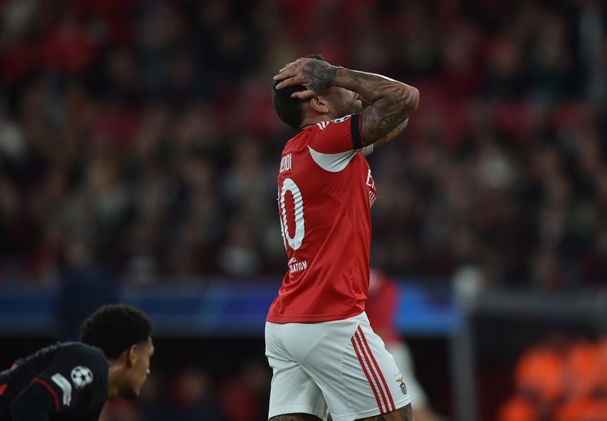 Nico Otamendi desperdiçou oportunidade para fazer o 3-0 - Foto: Miguel Nunes