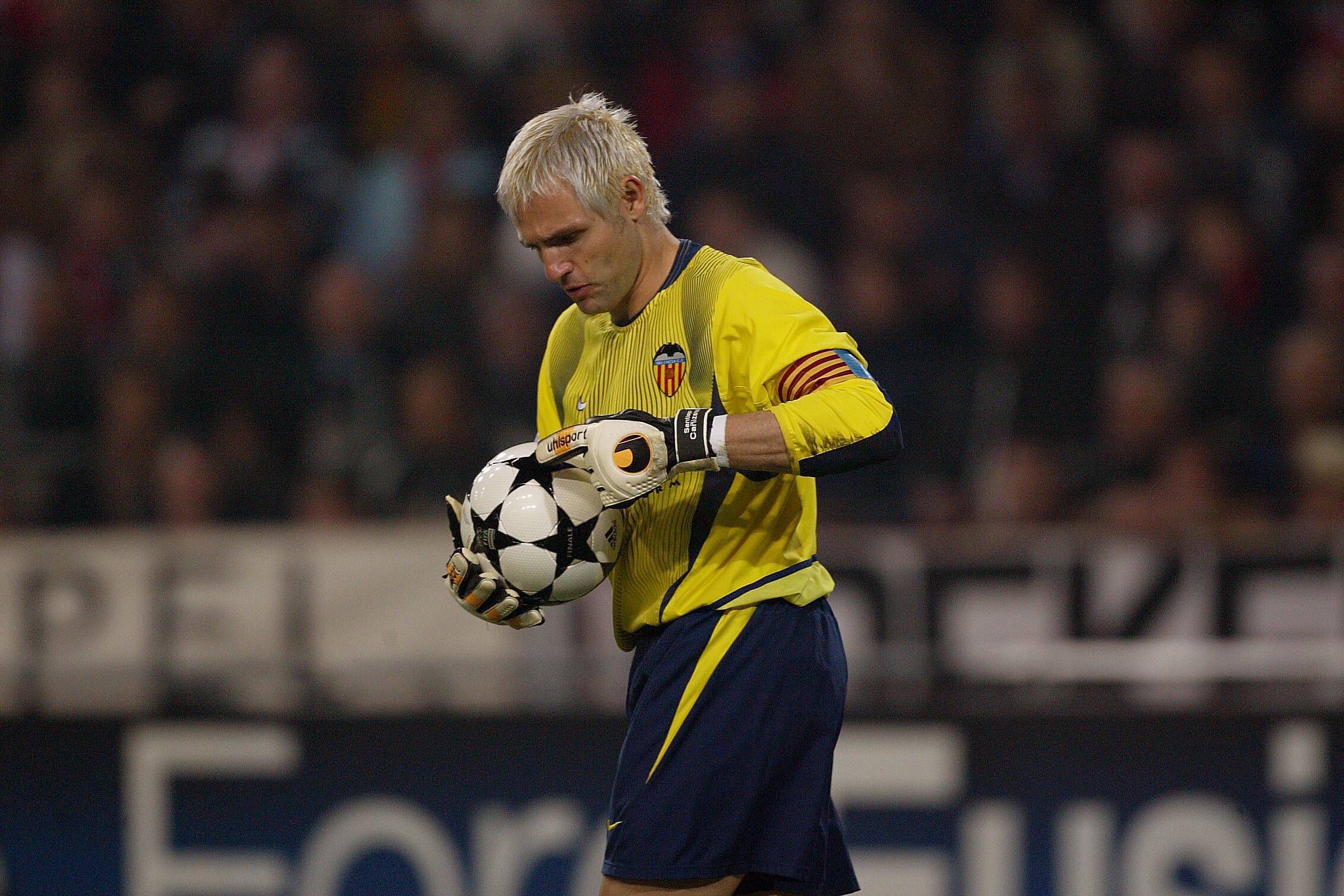 Santiago Canizares, Valência/Espanha. Já estava na concentração com a seleção para o Mundial 2002 quando partir um frasco de aftershave no lavatório do quarto. Um pedaço de vidro caiu-lhe no pé, cortando um tendão no dedo grande