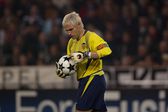 Santiago Canizares, Valência/Espanha. Já estava na concentração com a seleção para o Mundial 2002 quando partir um frasco de aftershave no lavatório do quarto. Um pedaço de vidro caiu-lhe no pé, cortando um tendão no dedo grande