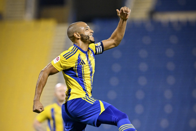 Yacine Brahimi a celebrar o único golo da equipa de Pedro Martins - Foto: Al Gharafa