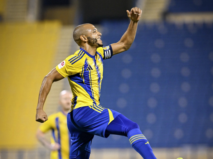 Yacine Brahimi a celebrar o único golo da equipa de Pedro Martins - Foto: Al Gharafa