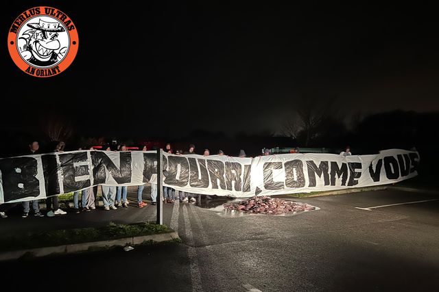 Ultras do Lorient oferecem 400 quilos de peixe podre aos jogadores