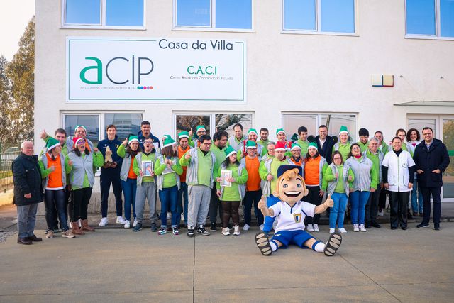 Famalicão: Luiz Júnior e Gustavo Sá foram o Pai Natal por um dia