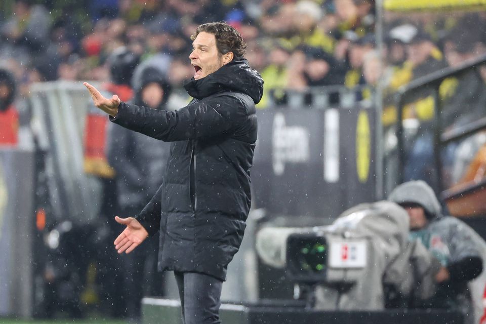 Dortmund segura Terzic apesar dos 15 pontos para a liderança