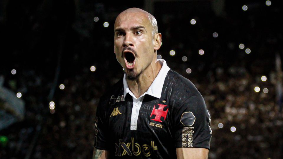 Ex-FC Porto Maicon renova contrato com o Vasco da Gama
