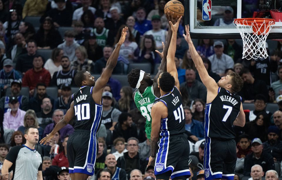 NBA: Neemias voltou a ter minutos pelos Celtics no regresso a Sacramento