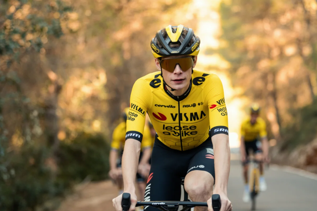 Visma segura bicampeão do Tour e o vencedor da Vuelta