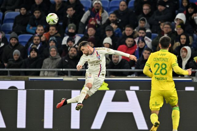 VÍDEO: dupla do Lyon sai de campo a correr após saber de tentativas de assalto