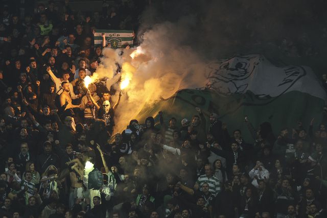 Sporting recebido com fogo de artifício na chegada a Lisboa