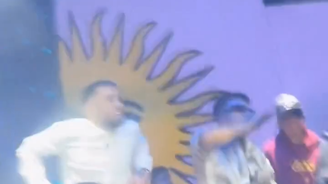 Otamendi dança e canta na 'quinceañera' da filha na Argentina