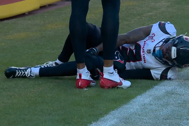 NFL: jogadores choram por lesão grave na perna de um colega