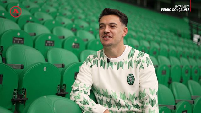 Pedro Gonçalves mostra dotes de... cantor