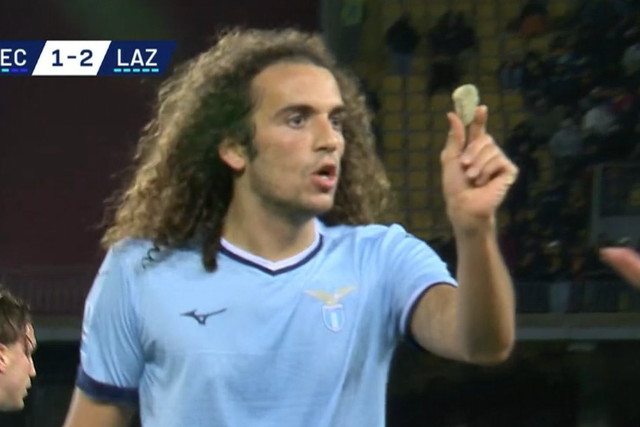 Momentos de tensão: atiraram uma pedra a jogador da Lazio