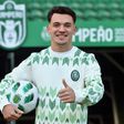 Com a bola debaixo do braço, Pedro Gonçalves está ansioso por voltar a jogar no Estádio José Alvalade