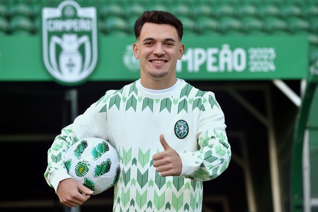 Com a bola debaixo do braço, Pedro Gonçalves está ansioso por voltar a jogar no Estádio José Alvalade