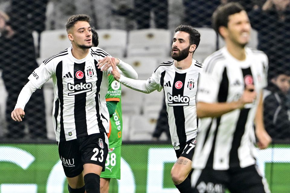 Dois golos portugueses em novo deslize do Besiktas